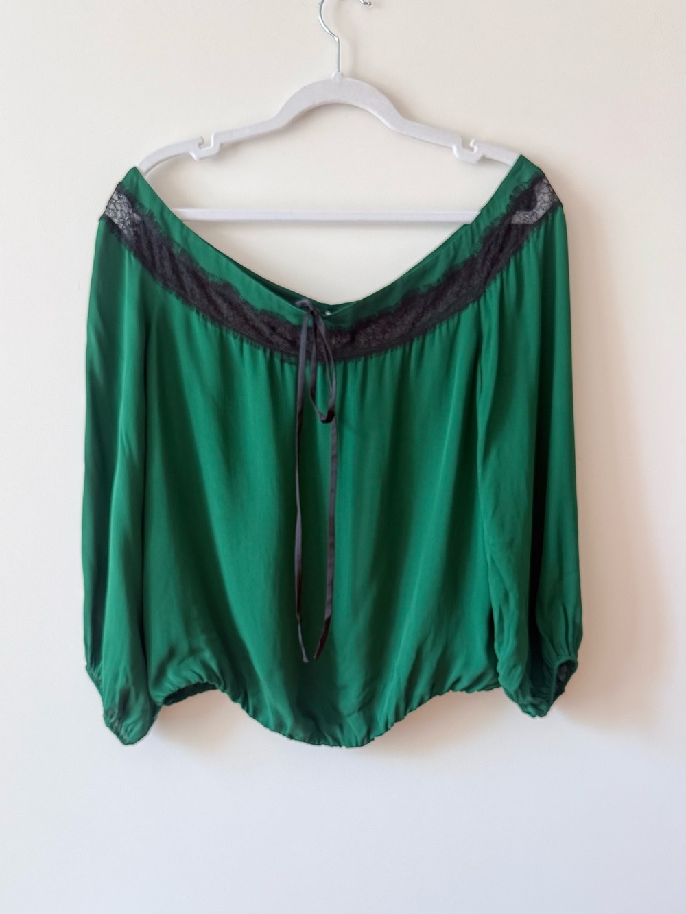 NWT Off Shoulder Elegant Top Size L Chic Statement Blouse